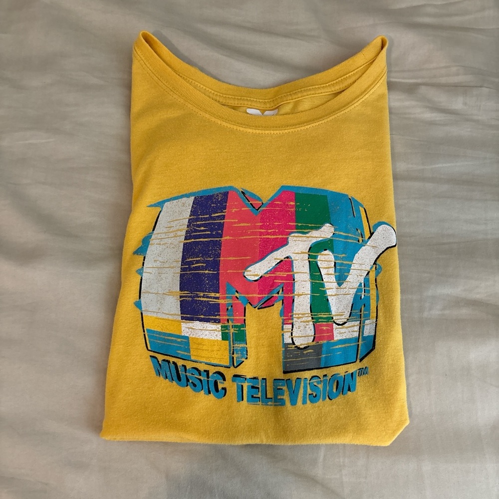 vintage yellow MTV graphic tee